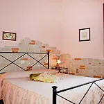 Roseto Exclusive With Swimming Pool Villa San Gimignano